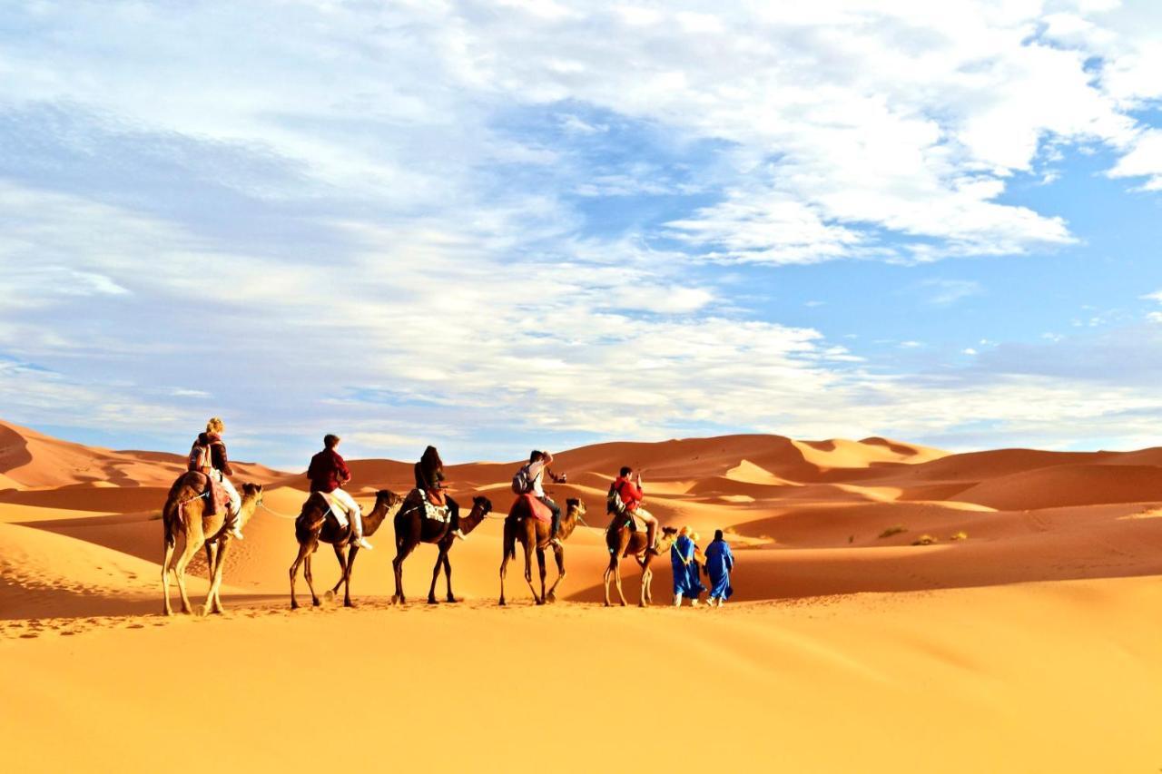 Authentic Riad & Activities Erg Мхамид Екстериор снимка